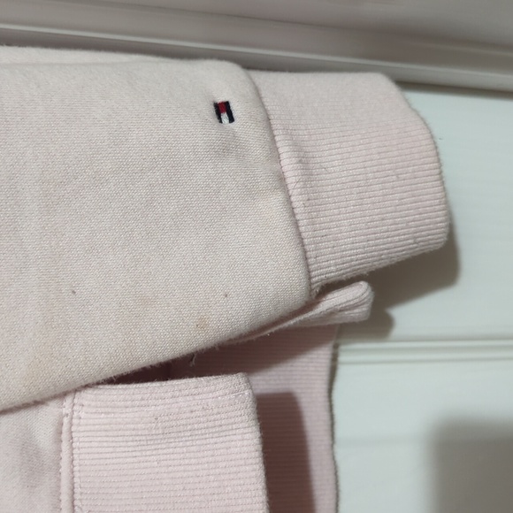 Tommy Hilfiger Women's Crew Neck Fleece Sweatshirt, Pale Pink, Size M - Picture 8 of 15